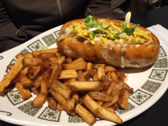 Hot Dog Bretzel Diner St Sauveur